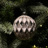 Hvit/Sølv Julekule - 8 cm